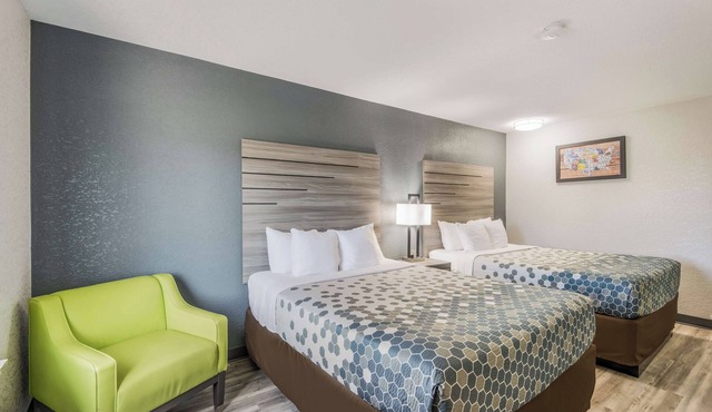 Perfect for Budget Conscious Traveler | 4 Rooms w/Free Parking