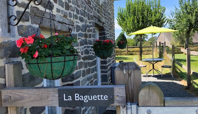 Perfect for couples! Quality renovation and ideal location. Free Wifi. Bikes.