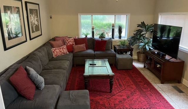 Perfect for campus visits 4 bedroom walk to Doak