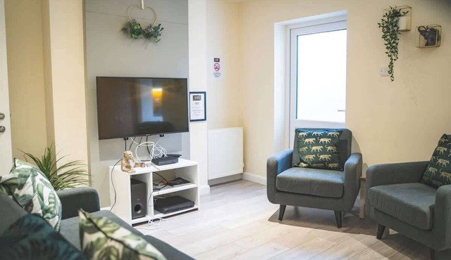 Perfect for contractors, 4-bedrooms, sleeps 7!