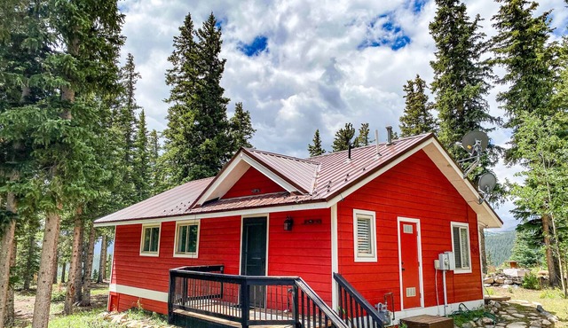 Perfect for Couples, Beautiful Views & Decks, Fireplace - Crimson Cabin