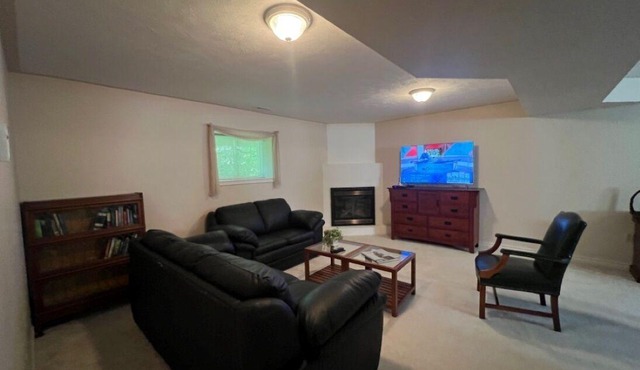 Perfect for couples or the family. Walk downtown, to beach or hiking trails.