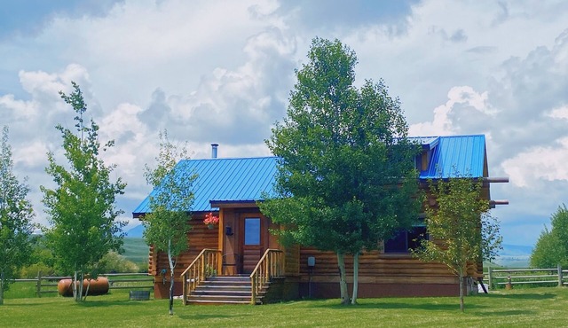 Perfect for Couples Or Families Up To 4 In Lovely Two Story Log Home