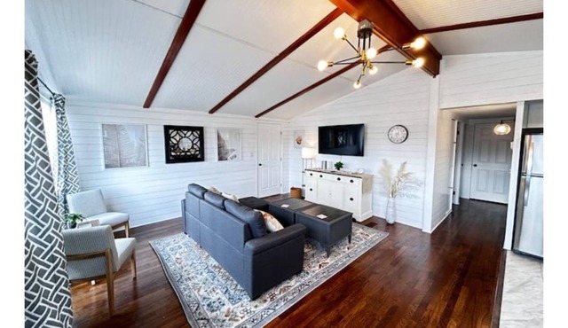 Perfect for couples retreat, family friendly and quilters!