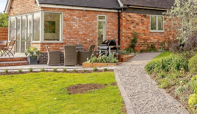 PERFECT FOR EASTER BREAK..WALKS,GARDENS.