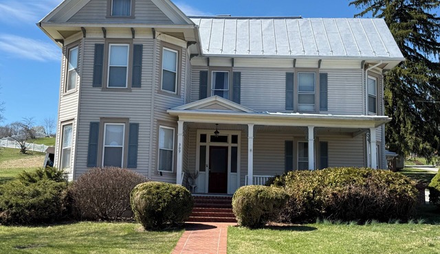 Perfect for Everyone - 8-bedrooms - The Future Generations University Guesthouse