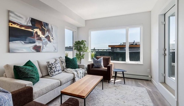 Perfect for Everyone w/ Heated Parking & Smart TV