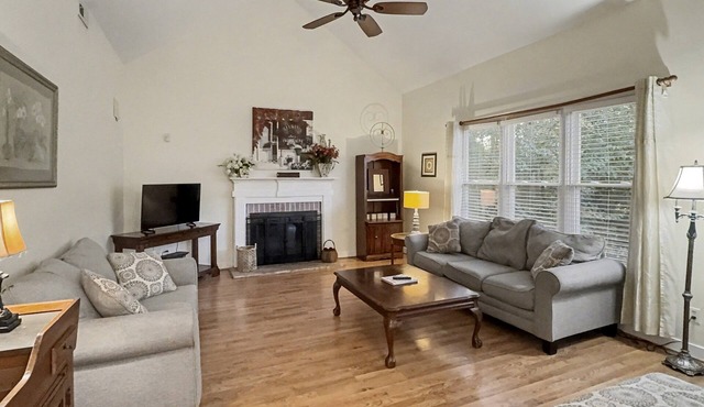 Perfect for Extended Stays! Fenced Yard, Pets Welcome