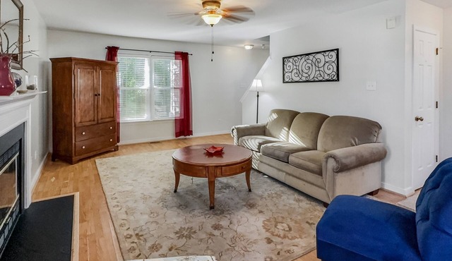 Perfect for Extended Stays! Fenced Yard, Pet Friendly!