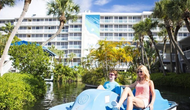 Perfect for Family!4 Spacious Units, Pool, Beach, Fitness Center, Parking