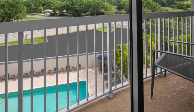 Perfect for Families! 4 Queen Rooms with Wi-Fi, Gym Access & Outdoor Pool!