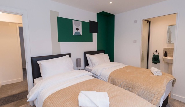 Perfect for Families + Contractors + Free Parking!