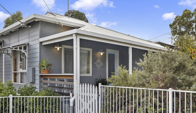 Perfect for families, couples, business & pet friendly!