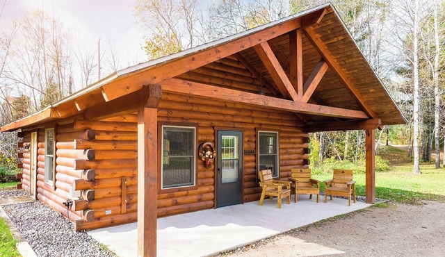 Perfect for Families & Friends, Pet Friendly, Horse Theme, Log Cabin, Fireplace