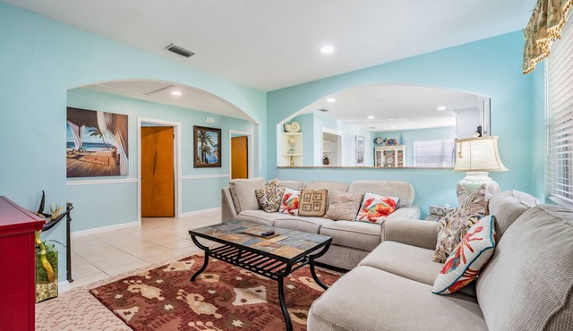 Perfect for Families & Fun, minutes to ; Busch Gardens, Casino, Zoo, Arena,