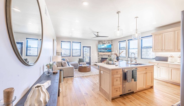 Perfect For Families – Luxury Condo 2 Minutes to Skiing, Hot Tub, Free Shuttle