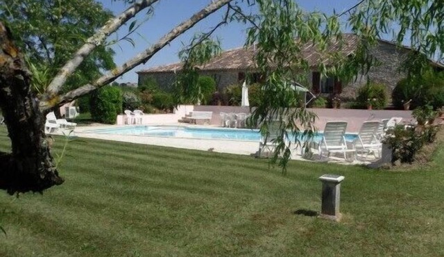 Perfect for families - private tennis court & heated pool in tranquil setting