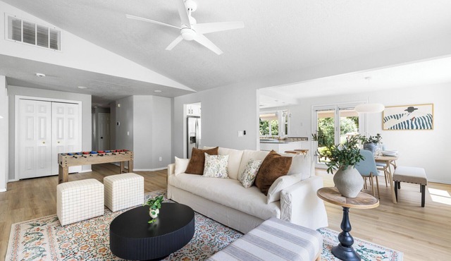 Perfect for Families & Pets, Garage Parking, Stylish Renovation, Sleeps 10