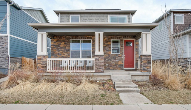 Perfect for Families! Quiet Aurora Home
