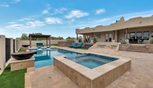 Perfect for families, Heated Pool & Spa, Basketball Court + Dog Friendly, Desert Paradise Views!