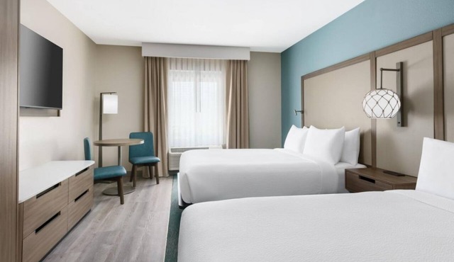 Perfect for Family and Friends! Relaxing Rooms, Outdoor Pool, FREE Breakfast