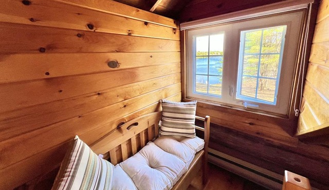 ☀ Perfect for Family! Private Waterfront Log Style Entire Cottage with Lakeview!