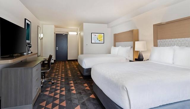 Perfect for Family Getaway! 2 Convenient Rooms, Shuttle Service, Onsite Parking