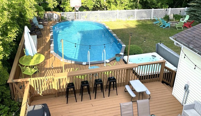Perfect for Family - HEATED POOL thru early Oct, WALK to Downtown/Beach, HOT TUB