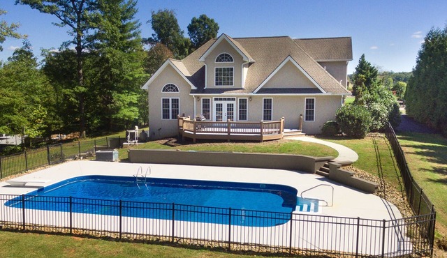 Perfect for family! Luxurious home ~ 20mins to Asheville!