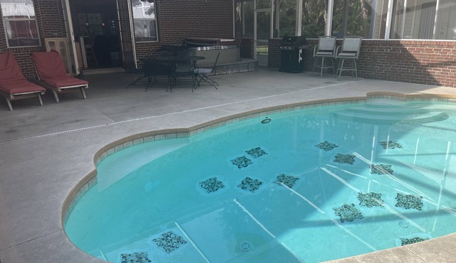 Perfect for FAMILY REUNIONS. Close by The Villages & shopping yet very private.