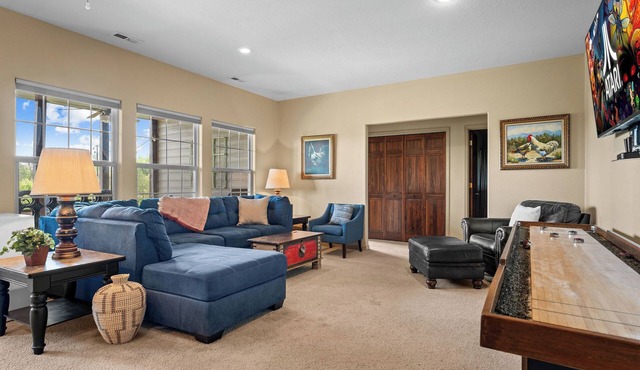 Perfect for Family Reunions & Large Groups! 3 Pools - Games - Golf - Firepit!