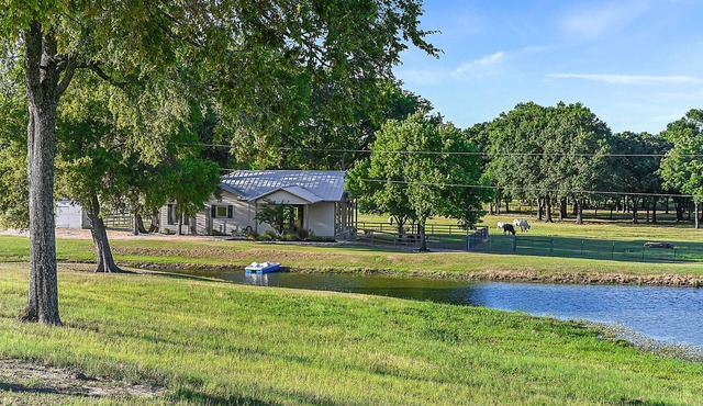 Perfect for Game Day, Family Get Aways and Fishing! 20 Minutes to Kyle Field!