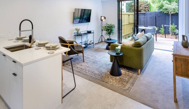 Perfect for Groups: Stylish 4BR Devonport Stay