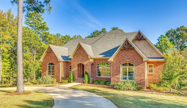 Perfect For Groups: 4 Suites, 8 Beds, 5 TV's, WOW!