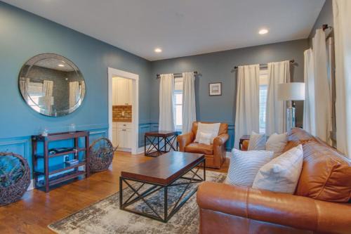 Perfect for Groups - Fenced-In Yard Pet Friendly