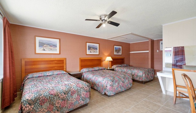 Perfect for Groups! Pet-friendly Property, Free Parking On-site!