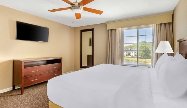 Perfect for Groups! Full Kitchen, Onsite Pools!