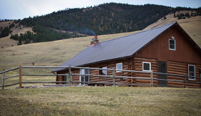 Perfect for hiking, wildlife viewing and photography. Endless Mountain views!