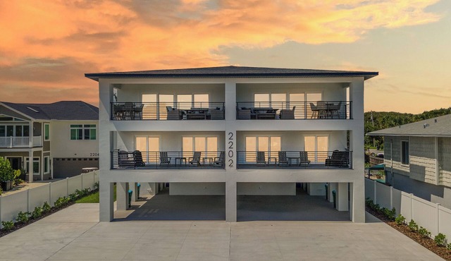 🌊Perfect for Large Groups + Families | Steps to Beach | Flip Flop Living NSB🌊