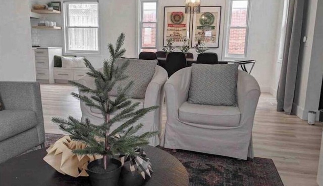 Perfect for large groups, lots of parking, 5BRs, Game Room, Fast Wifi