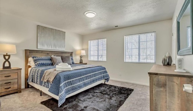 Perfect For Large Groups - Fun 6BR with 2 Kitchens