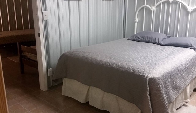 Perfect for large groups and familiy event's!Hunters paradise.