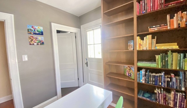 Perfect for large families and groups, located walking distance to Downtown