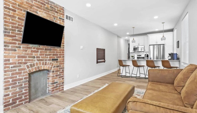 Perfect for larger groups + Hot Tub!