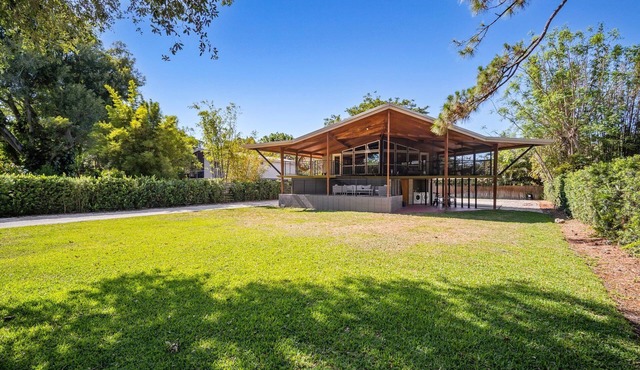 Perfect for multi-generational living, pool home, pet-friendly, 10 mins to DTSP