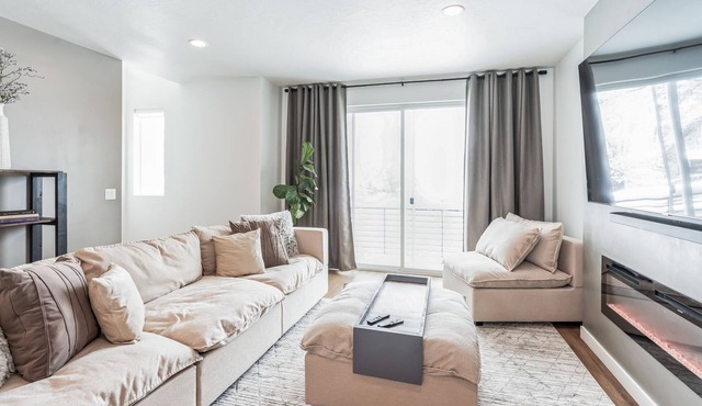 Perfect for multiple families, close to Lagoon and everything!