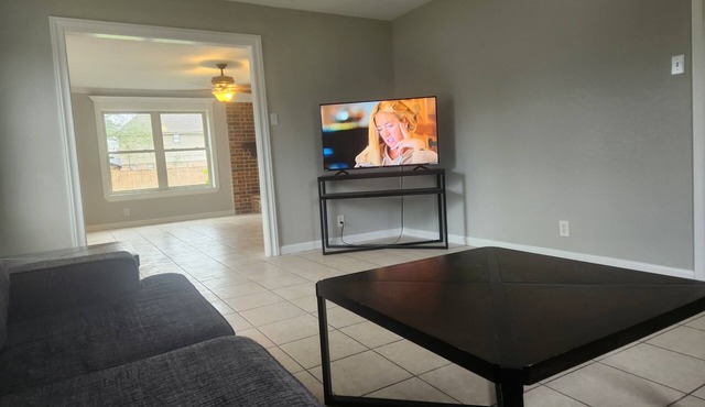 Perfect for out of town workers. Fully furnished, all bills paid!