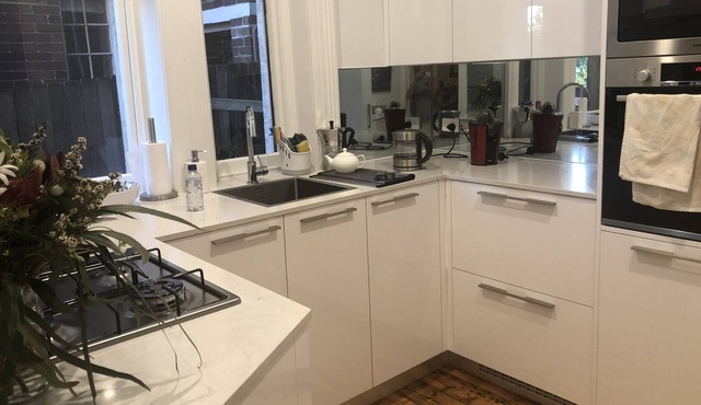 Perfect for Sydney visit. Stylish apartment, 6 minutes from ferry