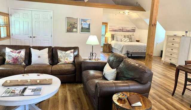 Perfect for Two! 30min from Nashville or Franklin, Oak Hill Loft in Fairview, TN