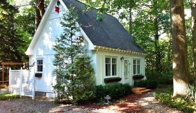 Perfect for Two! A little hideaway in the woods. Tiny House/Romantic Getaway